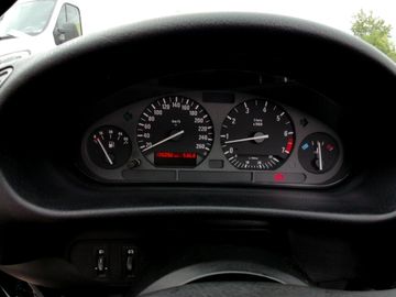BMW 320 3 Cabrio (E36) 320i