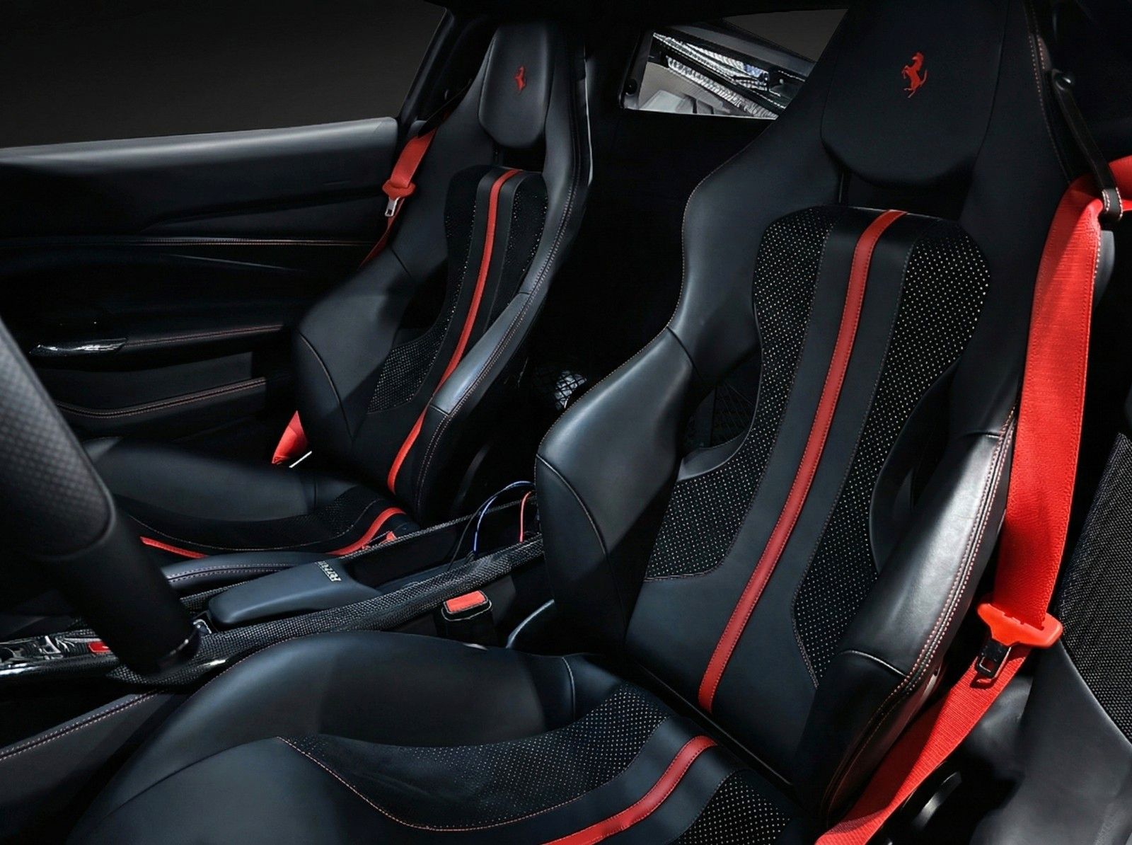 Fahrzeugabbildung Ferrari F8 Tributo | Carbon | Racing | LED