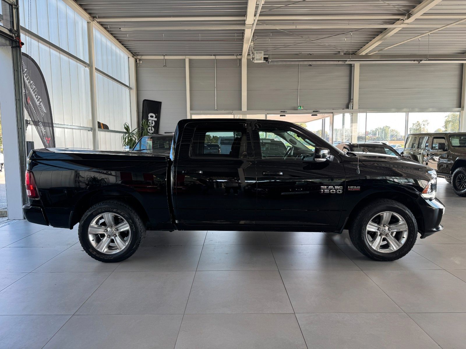 Fahrzeugabbildung Dodge RAM 5,7 Crew Cab Sport LPG 1Hand Deutsche EZ