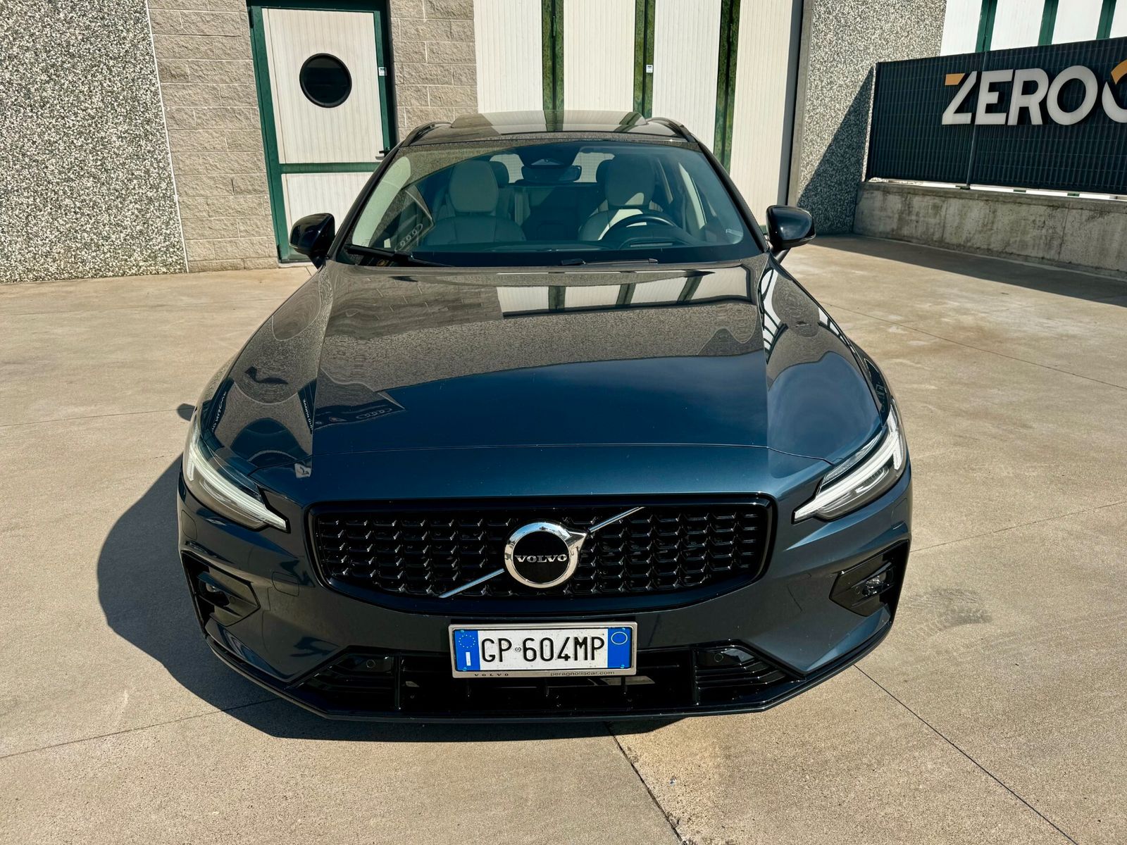Other Volvo V60 2.0 B5 Ultimate Dark R Design 4x4 Mild imagem 2