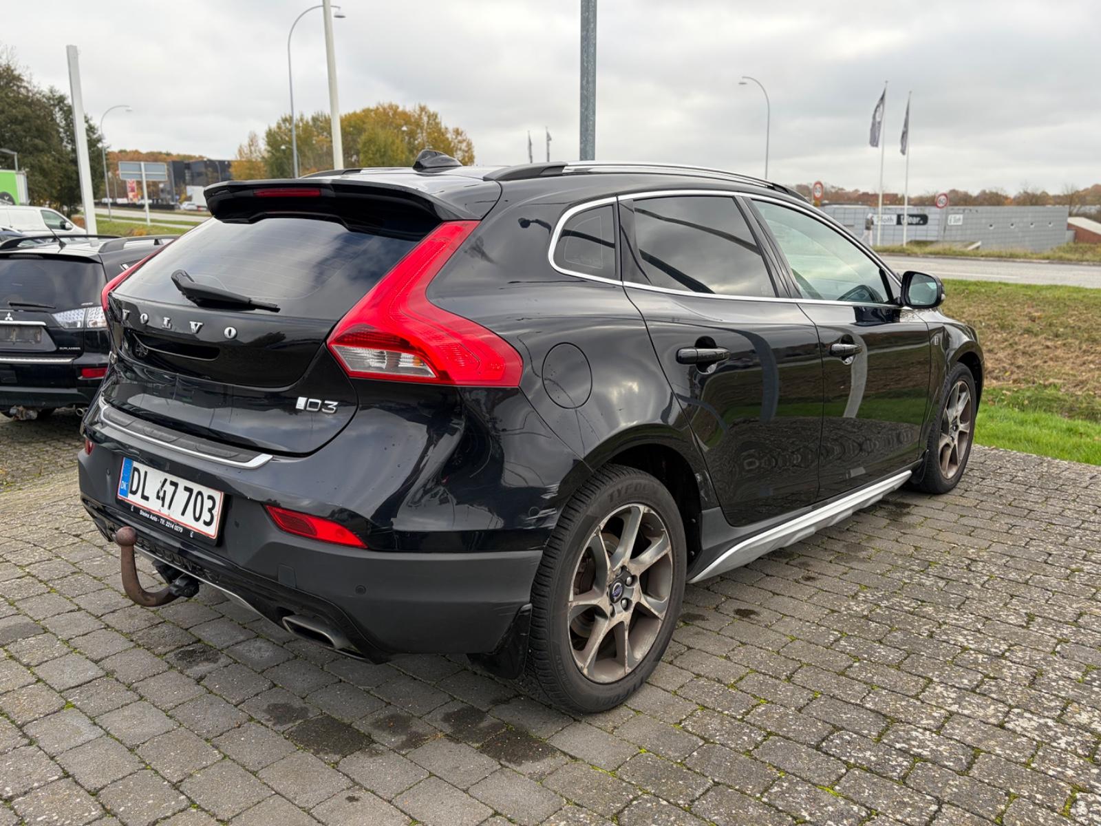 Volvo V40 Cross Country 2015 — салон