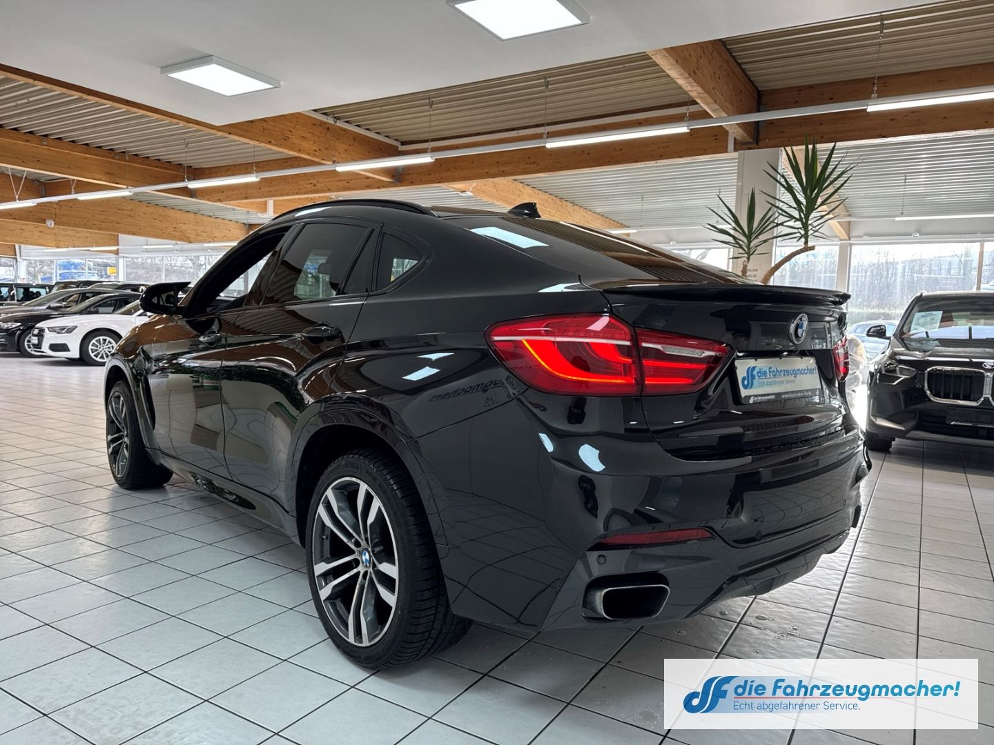 Fahrzeugabbildung BMW X6 xDrive 50 i M-Paket Sportpaket Navi Leder *EX