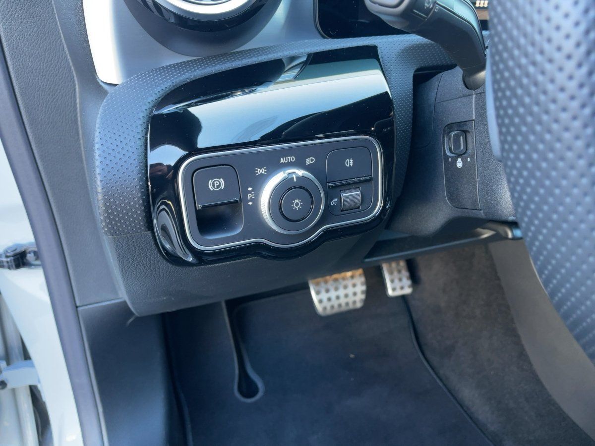 Fahrzeugabbildung Mercedes-Benz CLA 220 d AMG/Night/Kamera/Distr./AHK