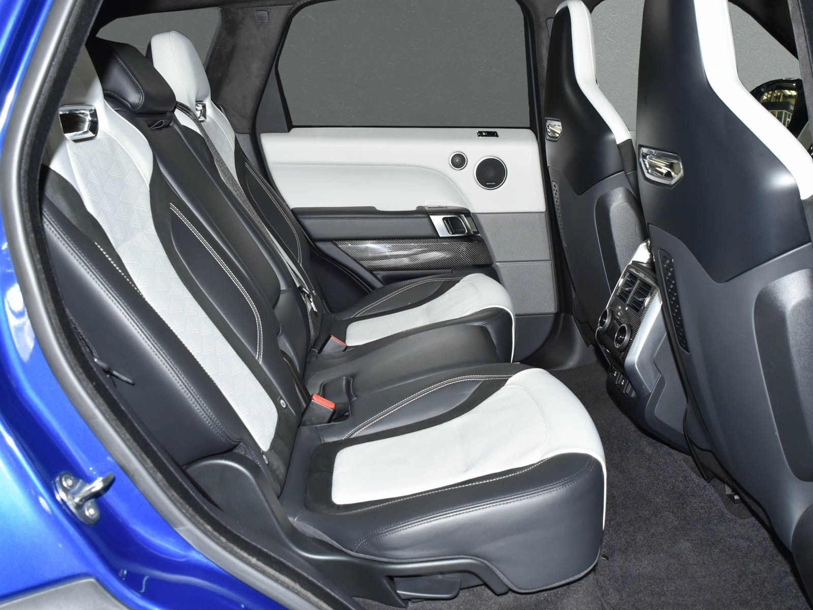 Fahrzeugabbildung Land Rover Range Rover Sport SVR - ATM mit nur 15 tkm!