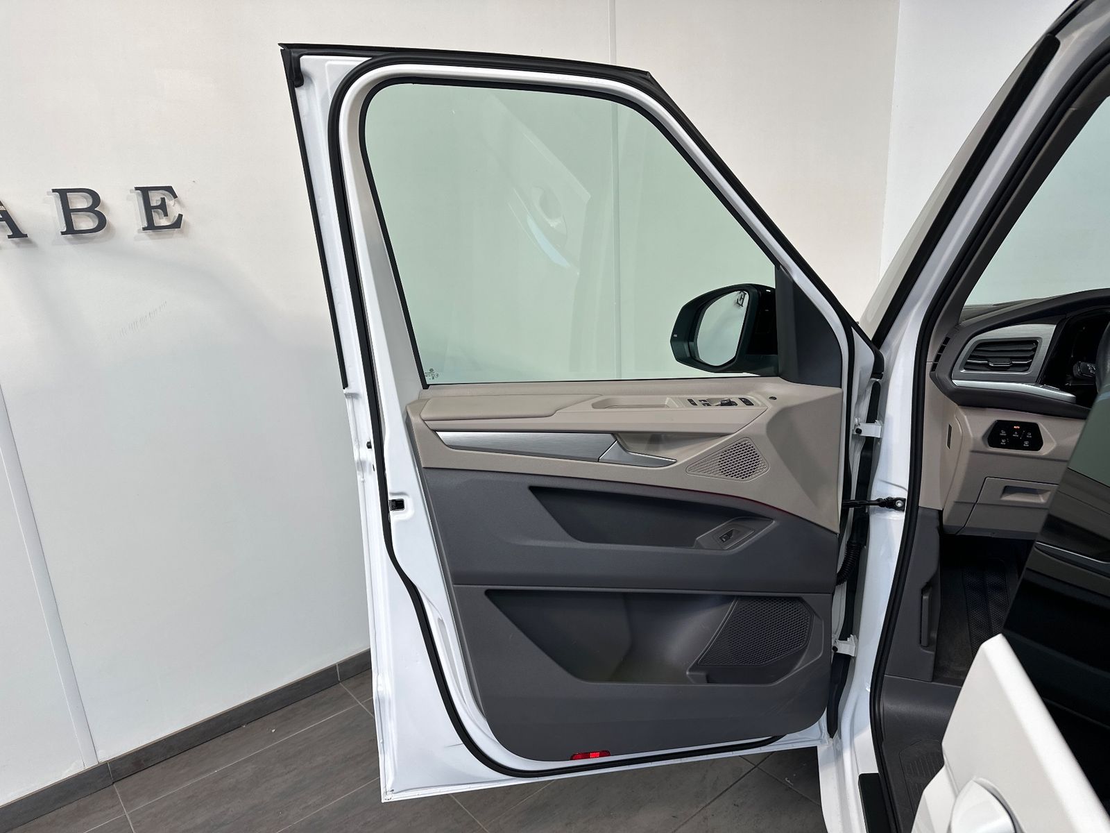Fahrzeugabbildung Volkswagen T7 Multivan NAV+IQ-LIGHT+AHK+STHZG+ACC+HUD+KAM