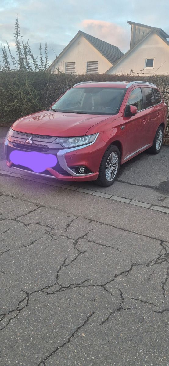 MITSUBISHI Plug-in Hybrid Outlander