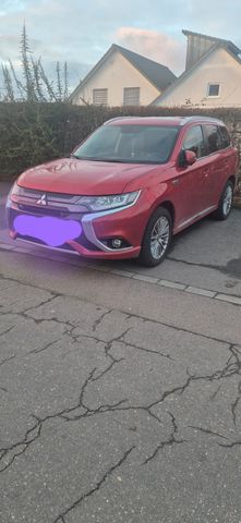 MITSUBISHI Plug-in Hybrid Outlander