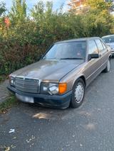 Mercedes-Benz Mercedes 190 2.6 - Mercedes-Benz 190 mit Benzin-Antrieb: Limousine, 2.6