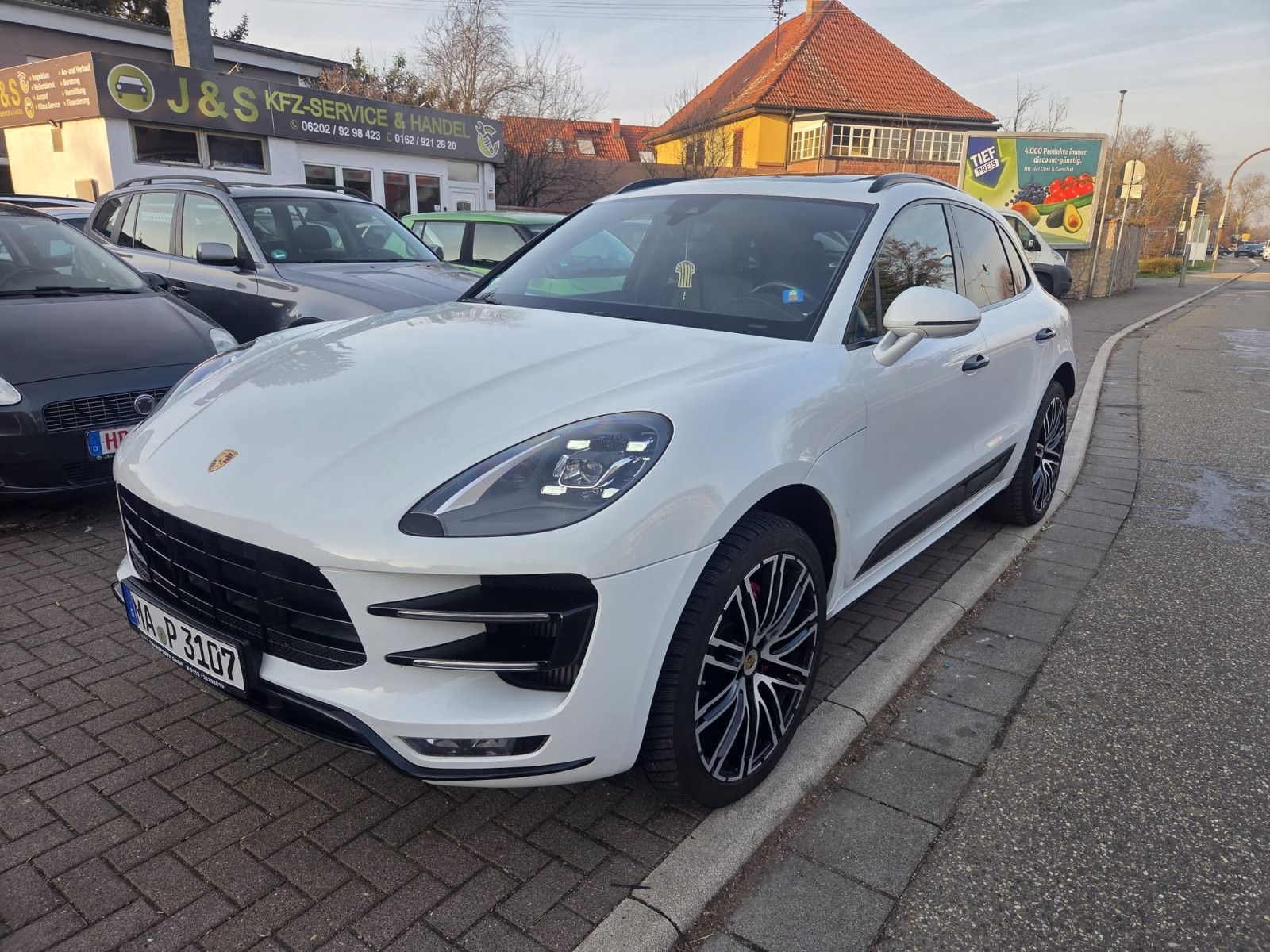PORSCHE Macan