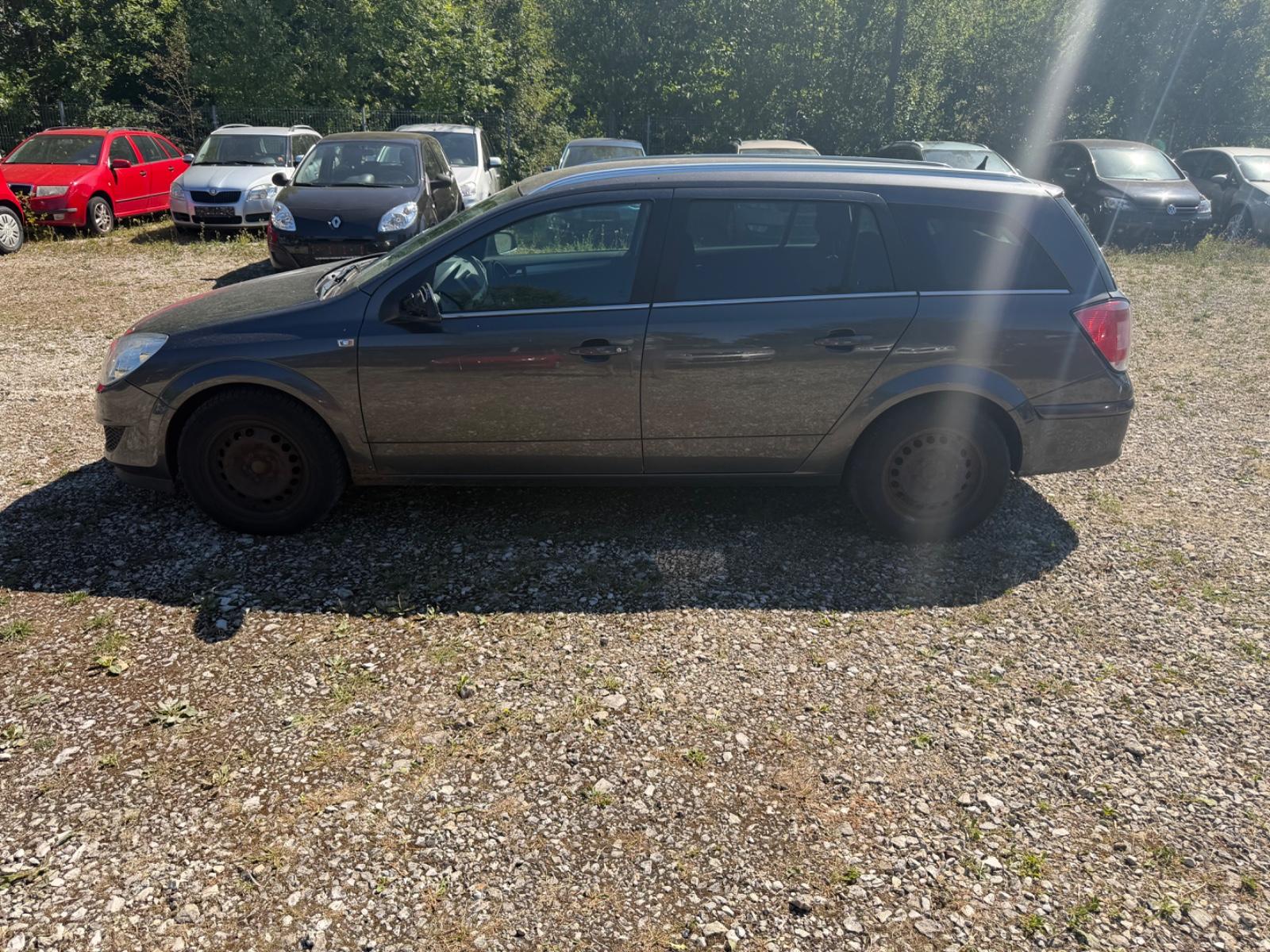 Opel Astra 2009 — photo 8