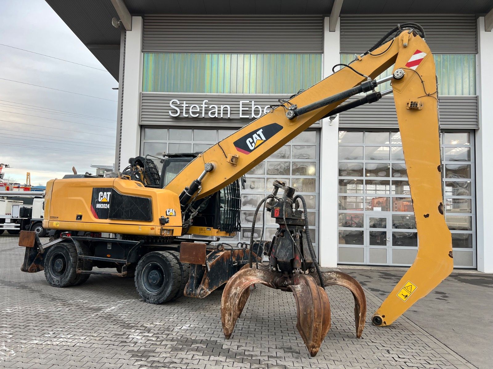 Fahrzeugabbildung CAT MH3024 / MH 3024 / Greifer / 2018 / 10.735h