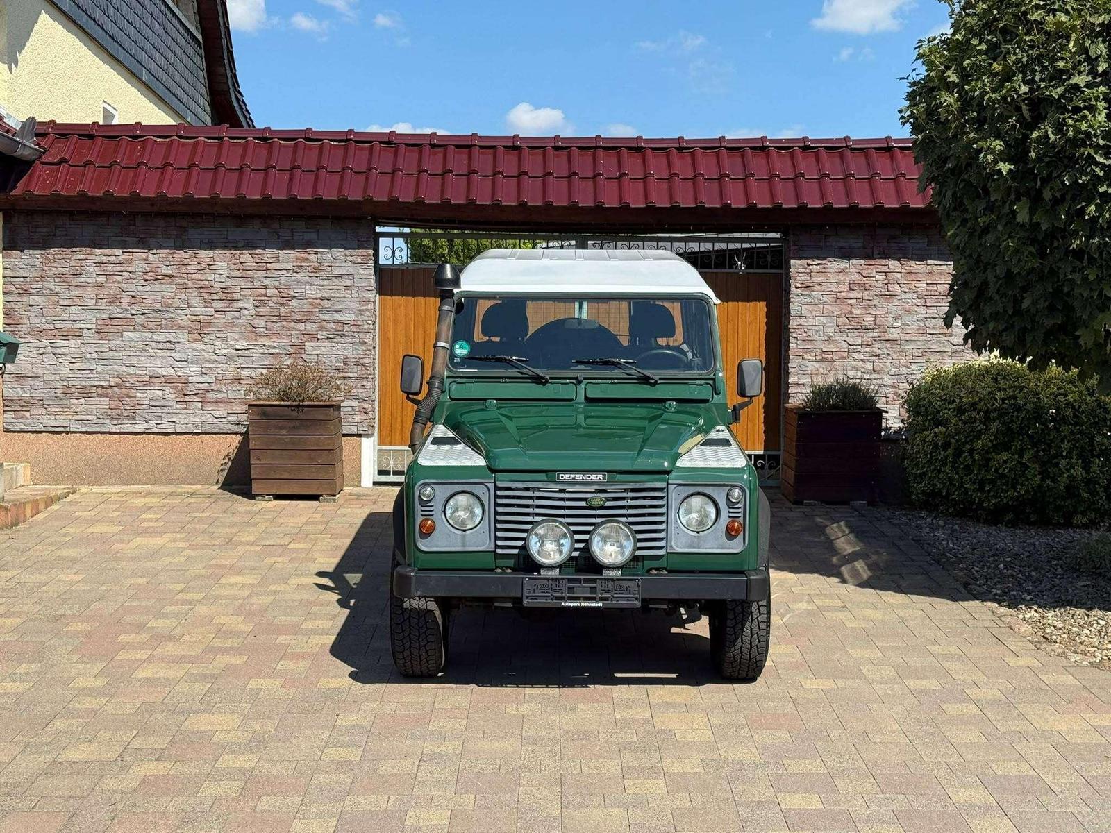 Land Rover Defender 90 E 122ch - BVM - Carnet entretien - Entretien récent - Pneus toutes saisons