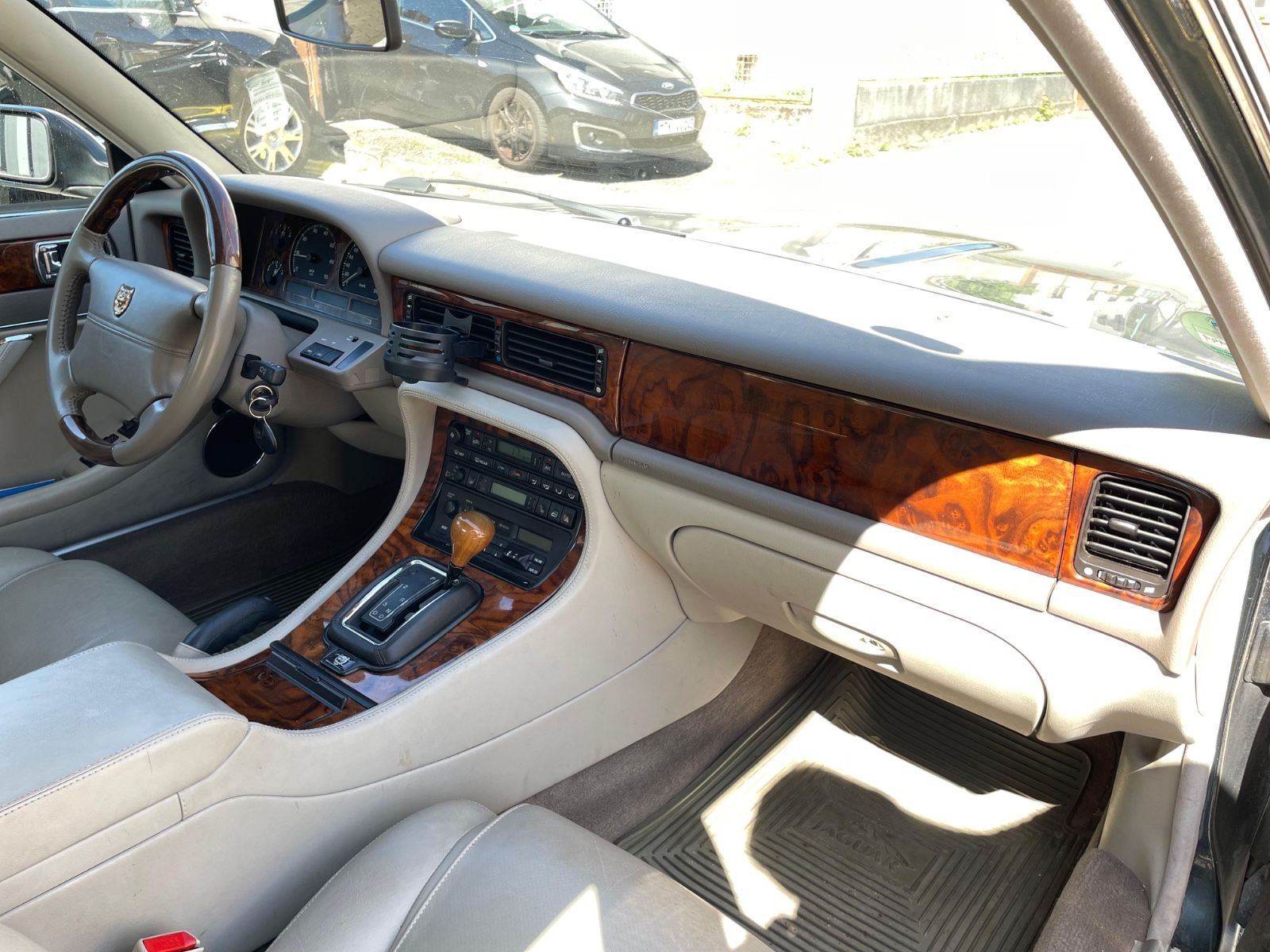 Fahrzeugabbildung Jaguar XJ6 Executive 3.2 |Klima|Sitzheizung|Schiebedach