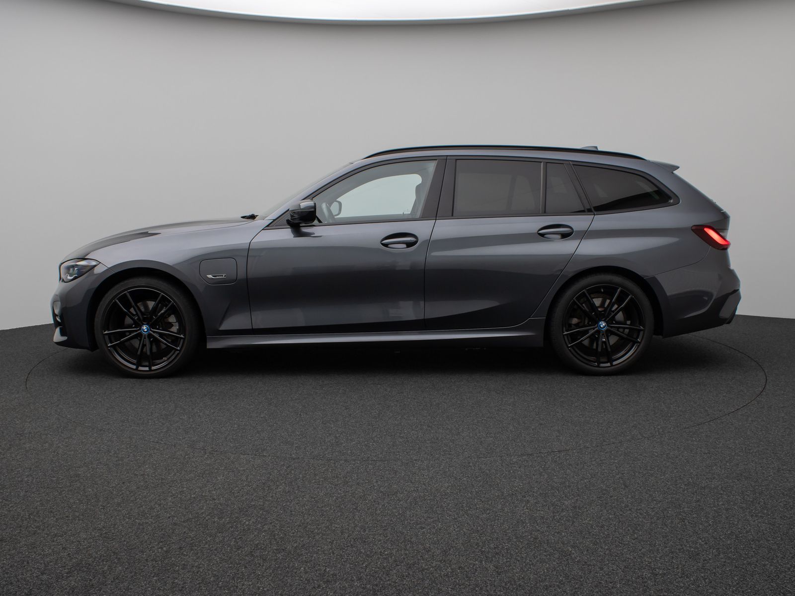 Fahrzeugabbildung BMW 320e M Sport HiFi DAB PDC Fernlichtassist 19Zoll