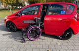 Opel Corsa mit Fußgas links und EDAG Rollstuhlve - Opel Corsa mit Halbautomatikschaltung