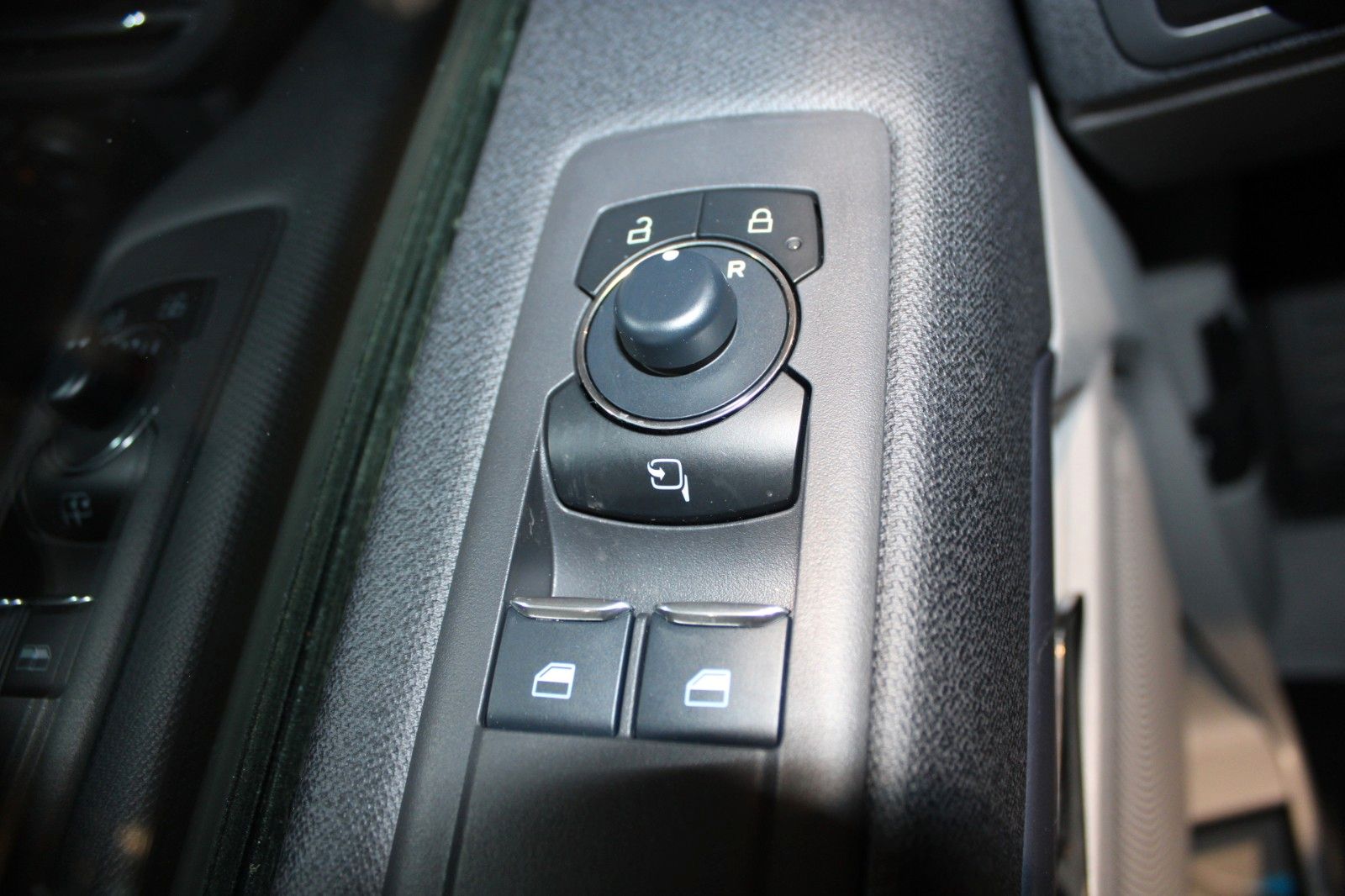 Fahrzeugabbildung Ford NUGGET L1 Active MARKISE + Aufstelldach SOFORT