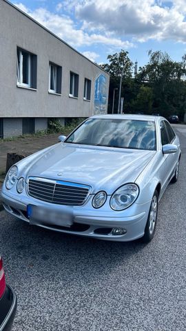 Mercedes-Benz 3. Hand. E200-Kompressor mit vollem Eigent...