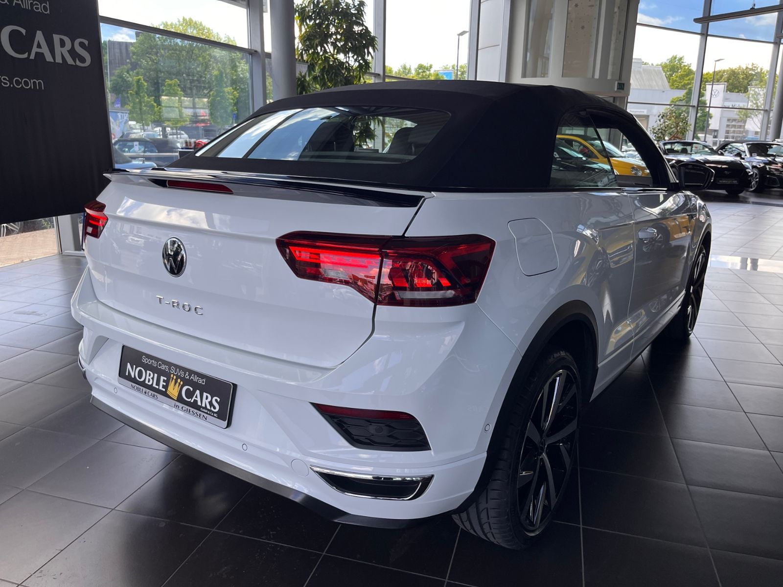Fahrzeugabbildung Volkswagen T-Roc Cabriolet R-Line AHK LED NAVI ALU