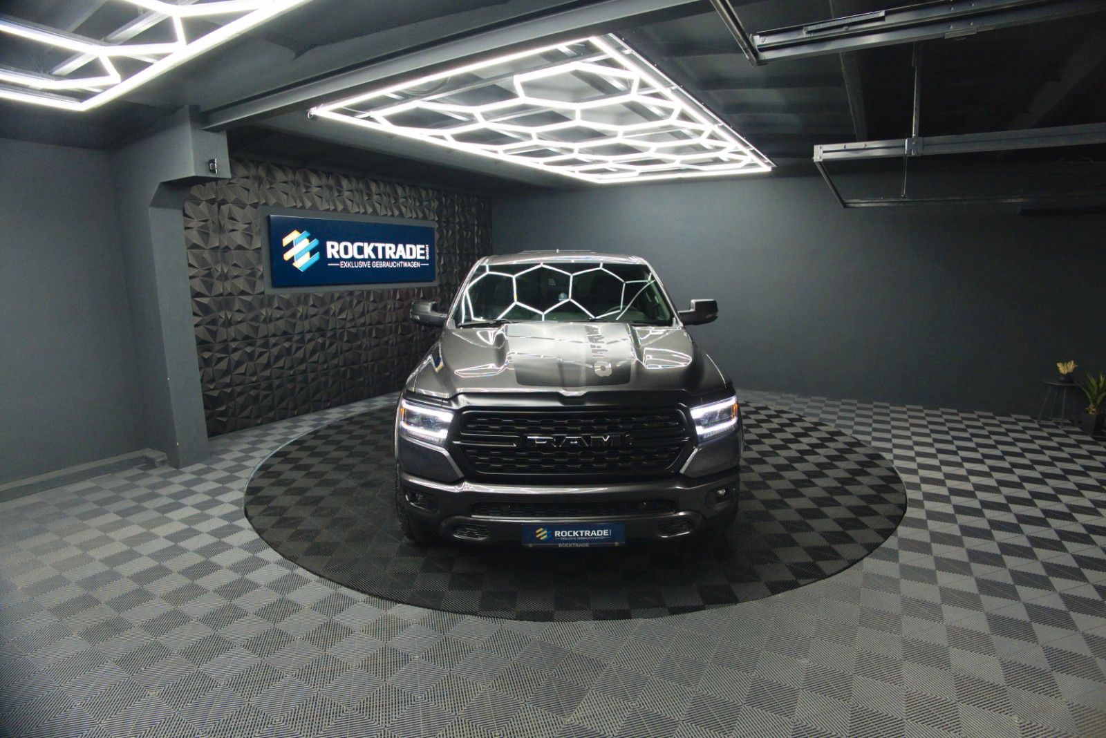 Fahrzeugabbildung Dodge RAM 5.7 V8 HEMI 4x4 OFFROAD Night-Paket *LED*