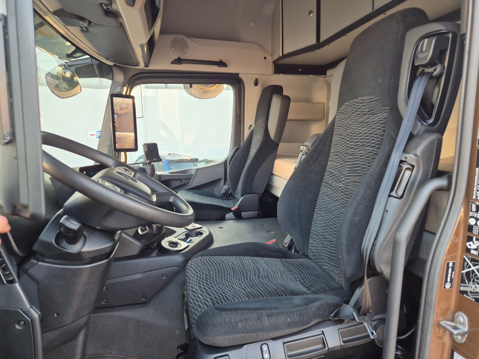 Fahrzeugabbildung Mercedes-Benz Arocs 3351 LS 6x6 Palfinger S260Z96 Y Crane