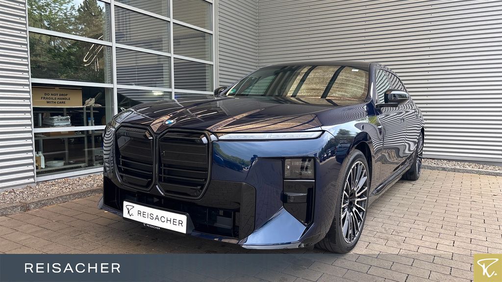BMW i7