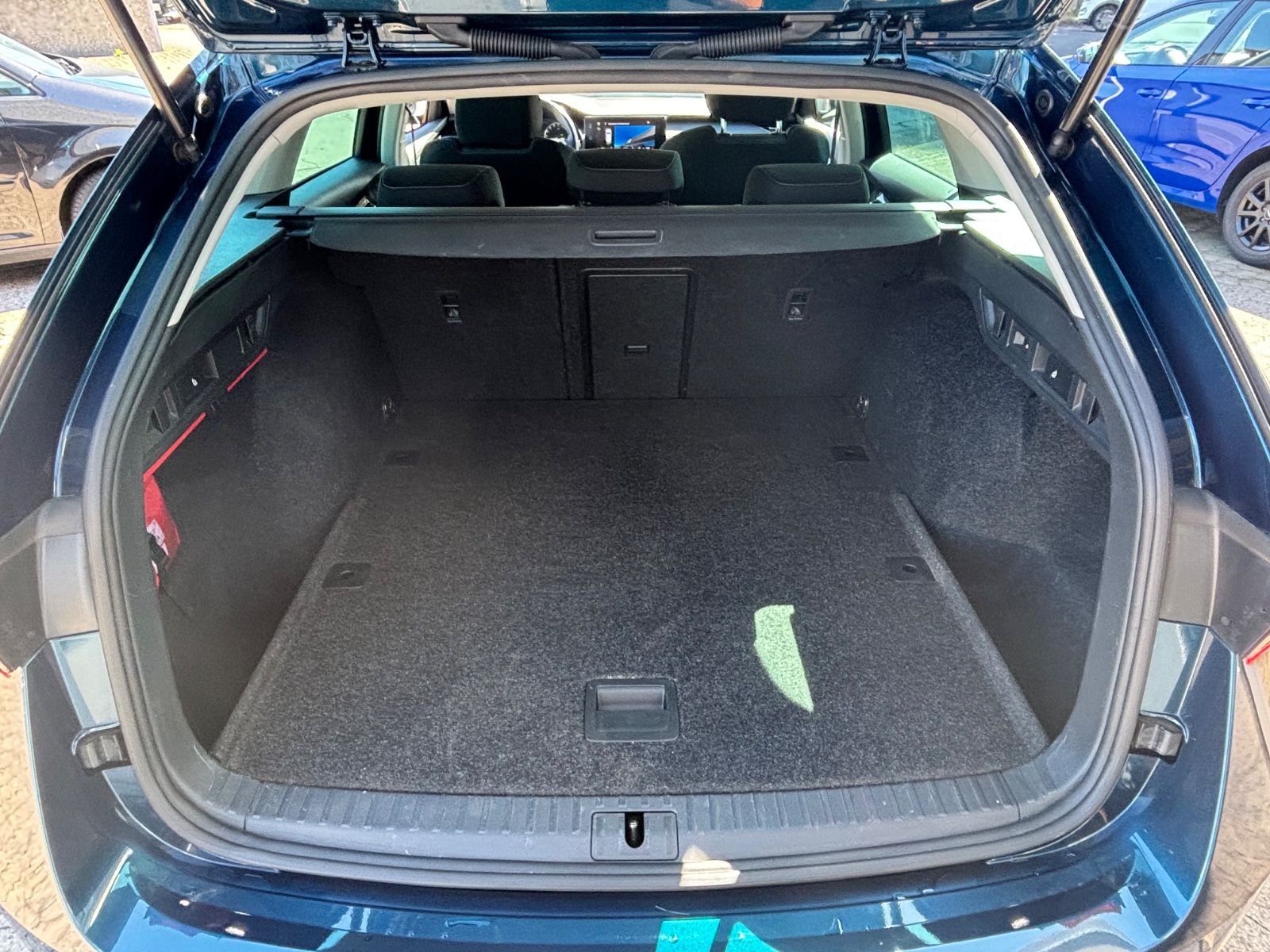 Fahrzeugabbildung SKODA Octavia Combi 2.0 TDI 4x4 KAM AHK