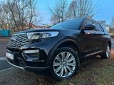 Ford Explorer Platinum Plug-in-Hybrid 4x4 - Ford Explorer: Platinum