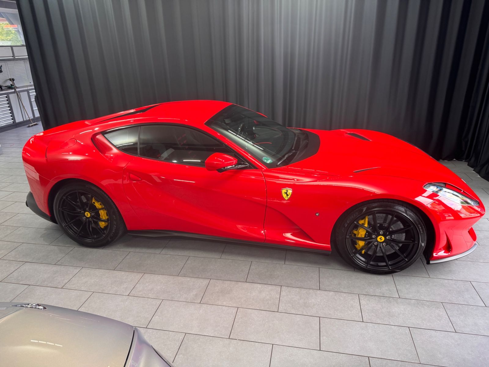 Fahrzeugabbildung Ferrari 812 Superfast|CARBON-SCHALENSITZE|360"KAMERA|ACC