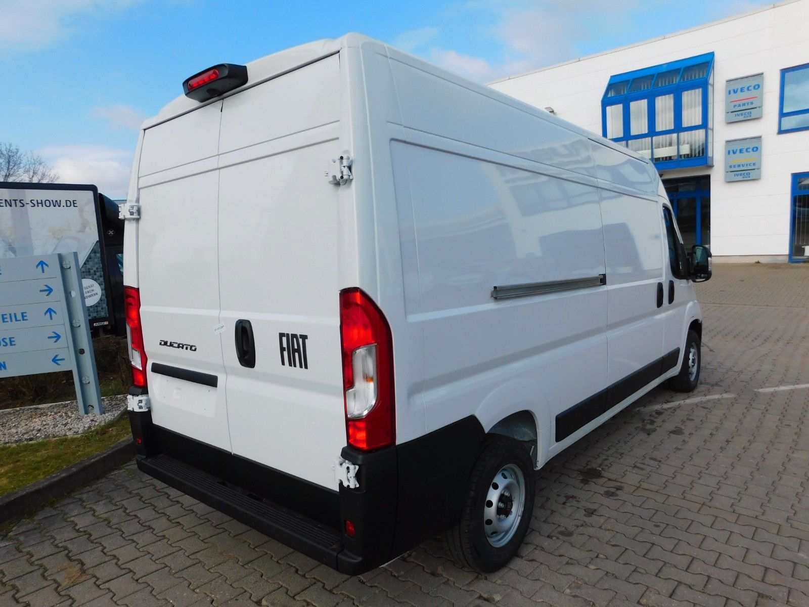 Fahrzeugabbildung Fiat Ducato Kasten L3H2 10`Navi/CarPlay/Android Auto