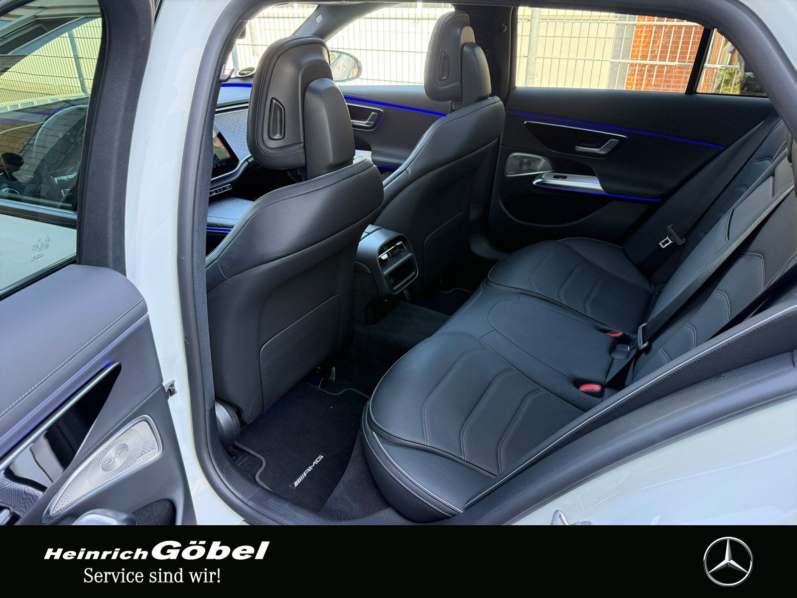 Fahrzeugabbildung Mercedes-Benz E 220 d T AMG*SITZKLI*HEAD-UP*PANO*BURMESTER*AHK