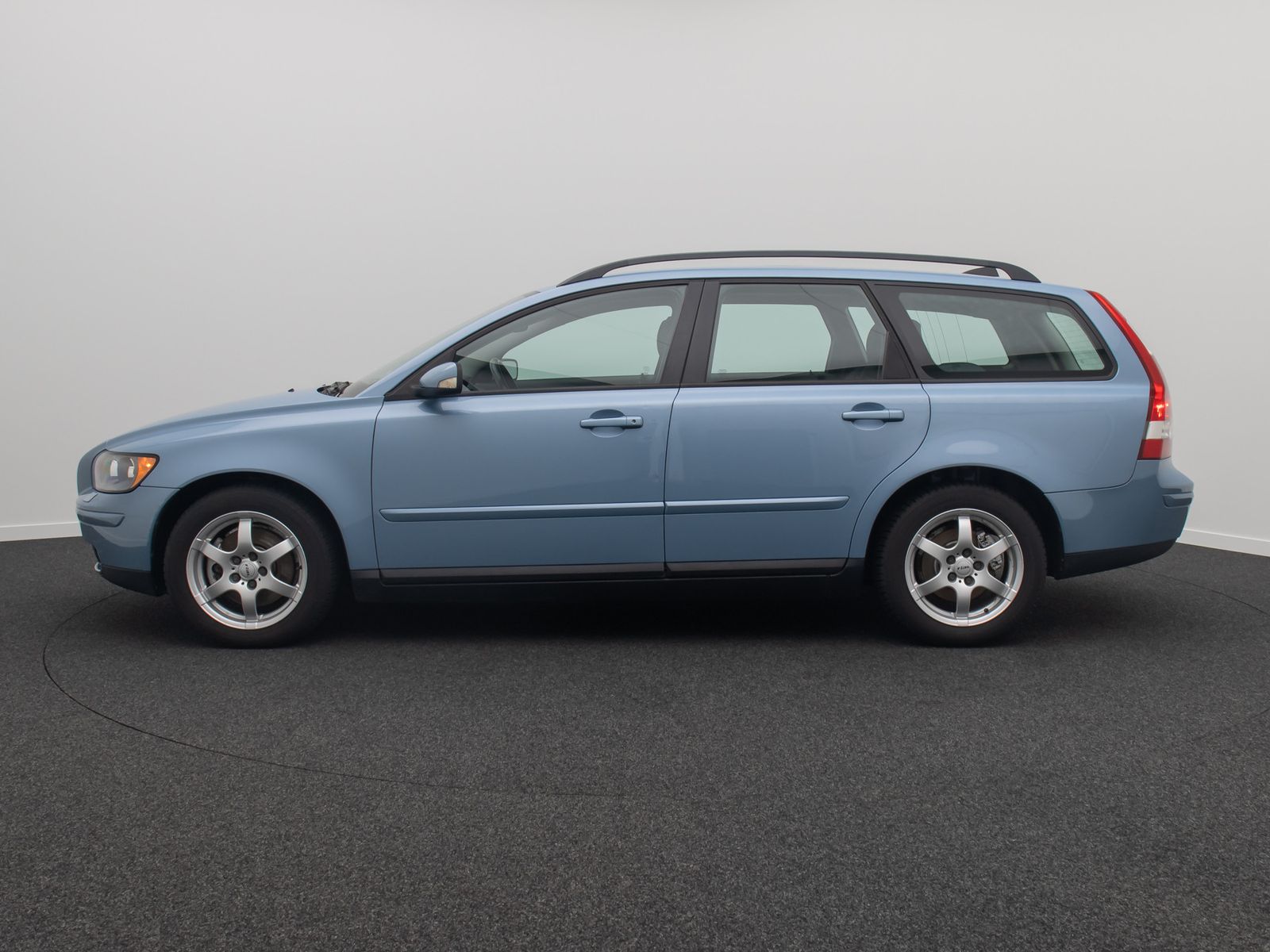 Fahrzeugabbildung Volvo V50 2.0 D Momentum BiXenon AHK HiFi Alarm Tempom