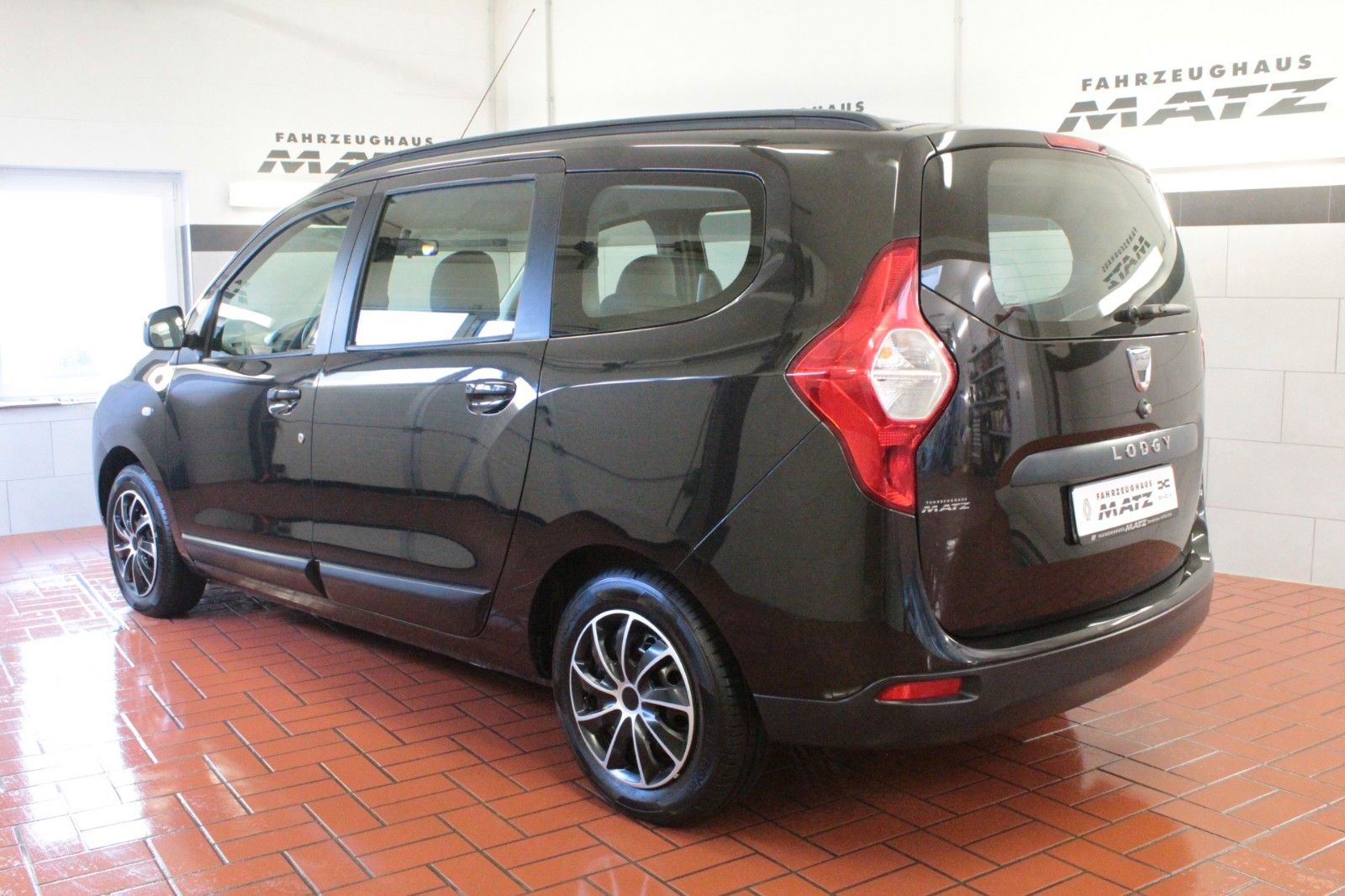 Fahrzeugabbildung Dacia Lodgy TCE 115  Lauréate *Navigation