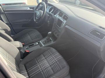 Volkswagen Golf - 9