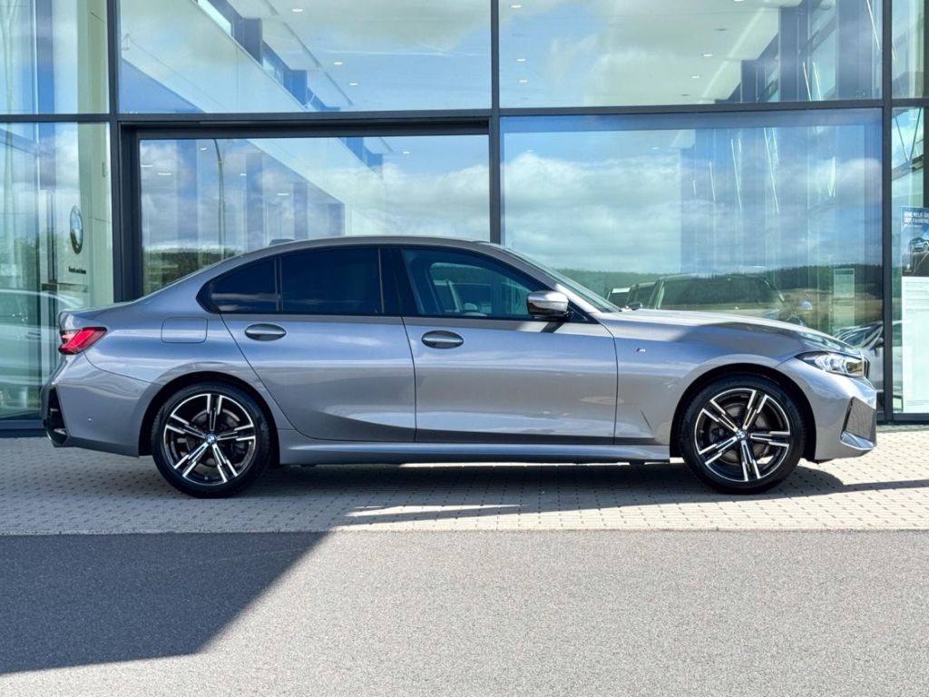 BMW 320 M Sport i xDrive Limousine Park-Assistent Me foto 2
