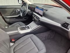 Fahrzeugabbildung BMW 320dA xDrive Touring Navi LED SiHz Tempo PDC AHK