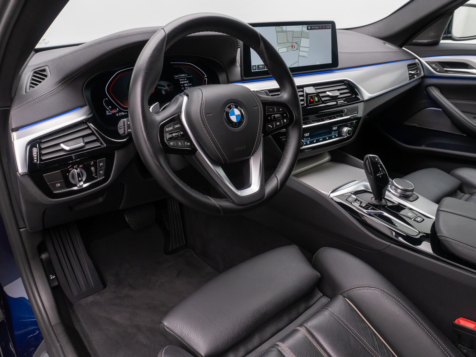 Fahrzeugabbildung BMW 530d Luxury Line DAB Kamera HUD Leder H/K 19Zoll
