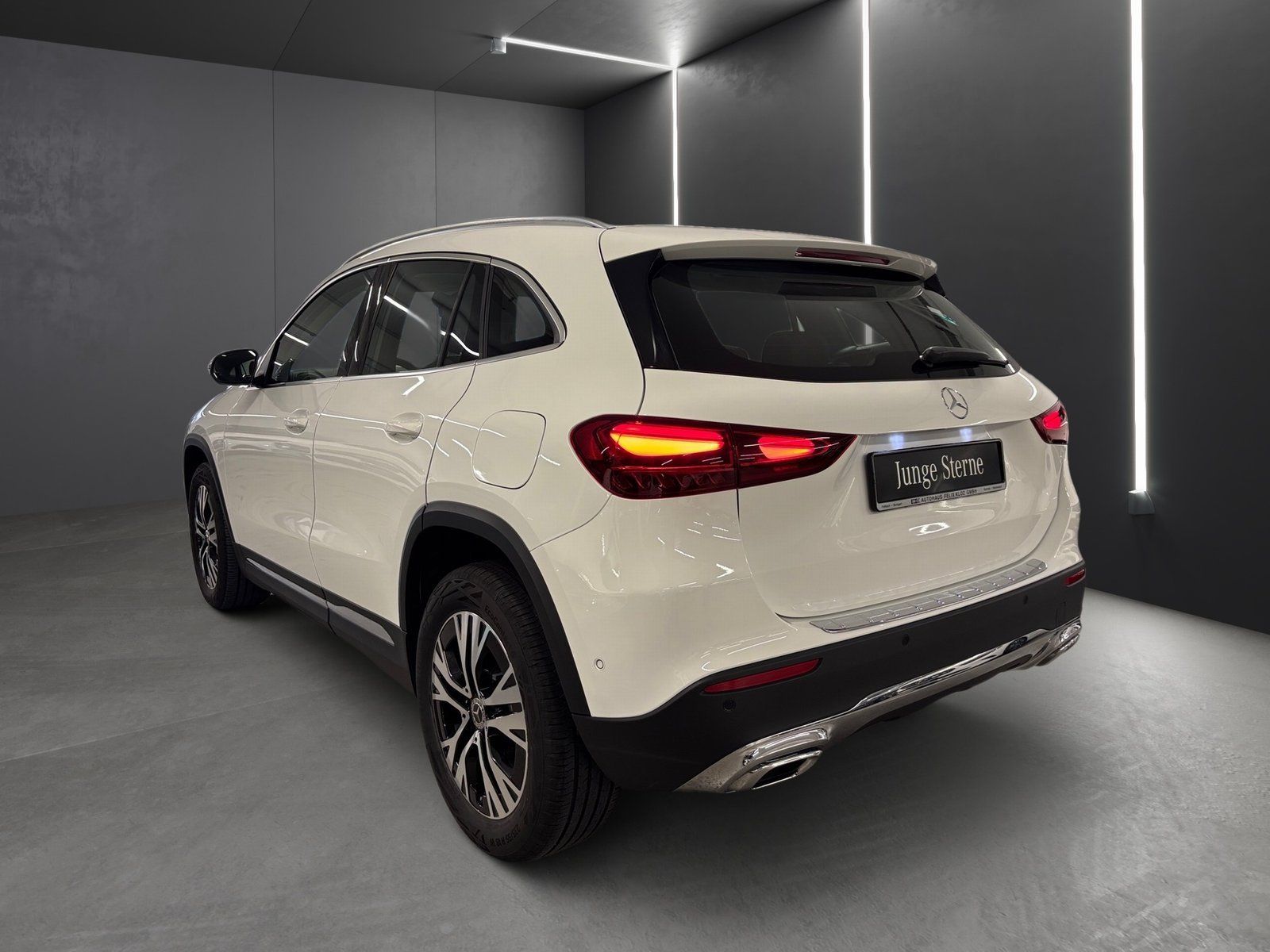 Fahrzeugabbildung Mercedes-Benz GLA 200 Progressive*Pano*STDHZG*Distro*360°*Totw