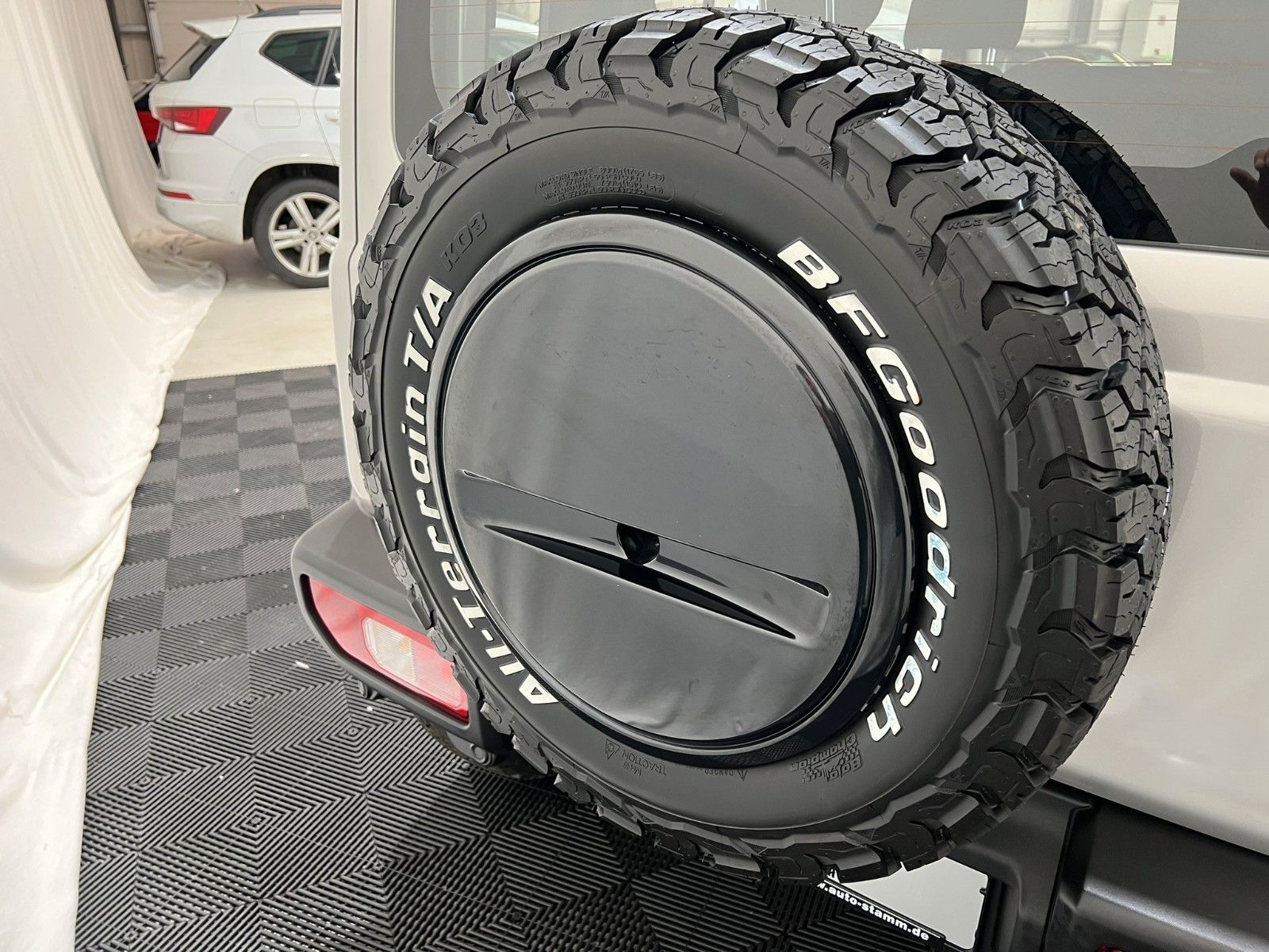 Fahrzeugabbildung Suzuki RTR Jimmy - 4/5 Türer / Offroad Edition