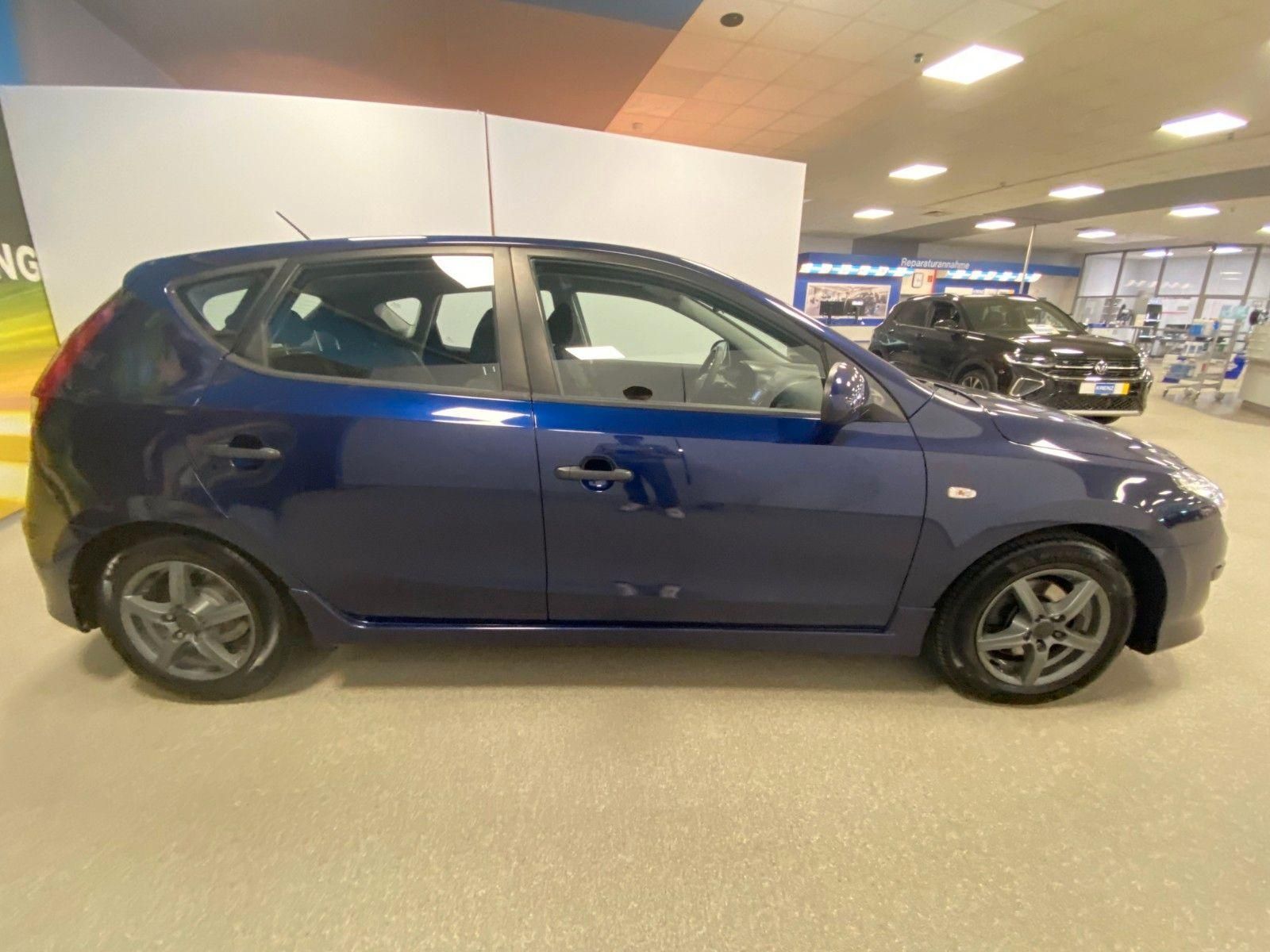 Fahrzeugabbildung Hyundai i30 1.4 Classic+ALUFELGEN+GARANTIE+KLIMA+HU NEU+