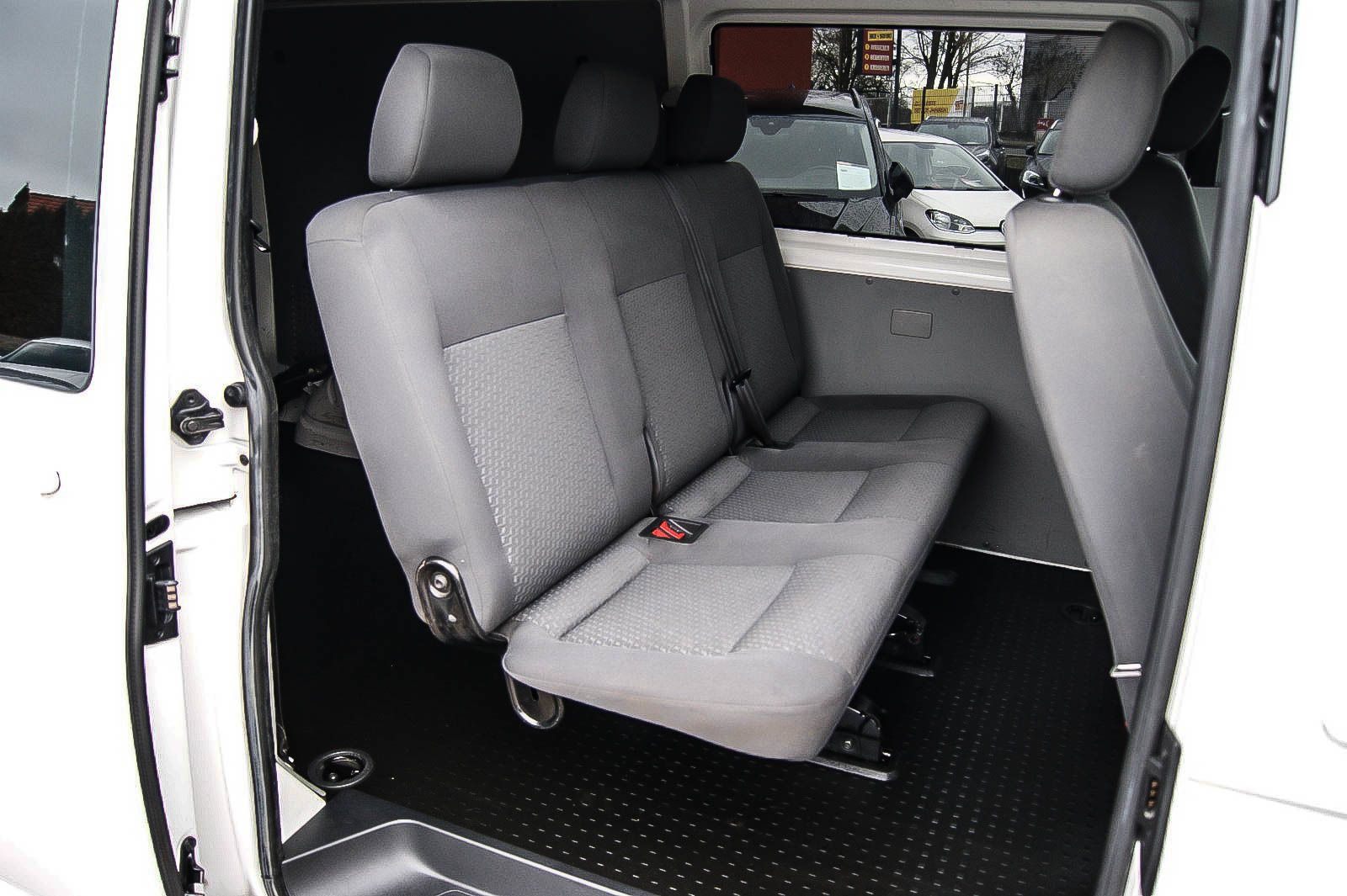 Fahrzeugabbildung Volkswagen T5 2.0TDI Mixto lang 4Motion DSG 5-SITZE ANHZV