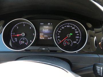 Volkswagen Golf - 11