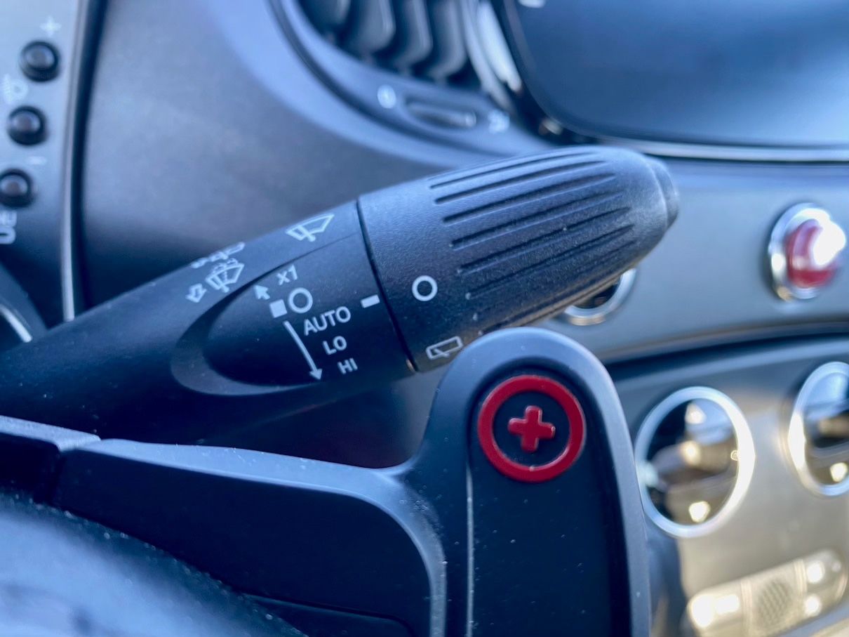 Fahrzeugabbildung Abarth 695 AAC NAVI BI-XENON BEATS MTA PAKET