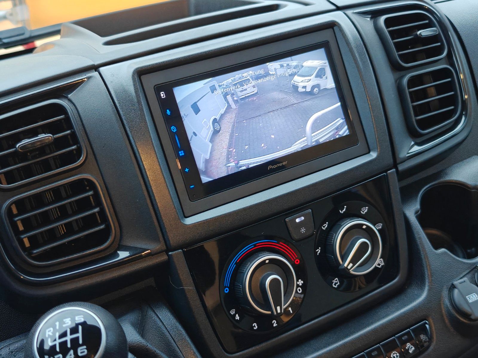 Fahrzeugabbildung Roller Team Livingstone Next 540 - SAT, TV, Solar, Kamera -