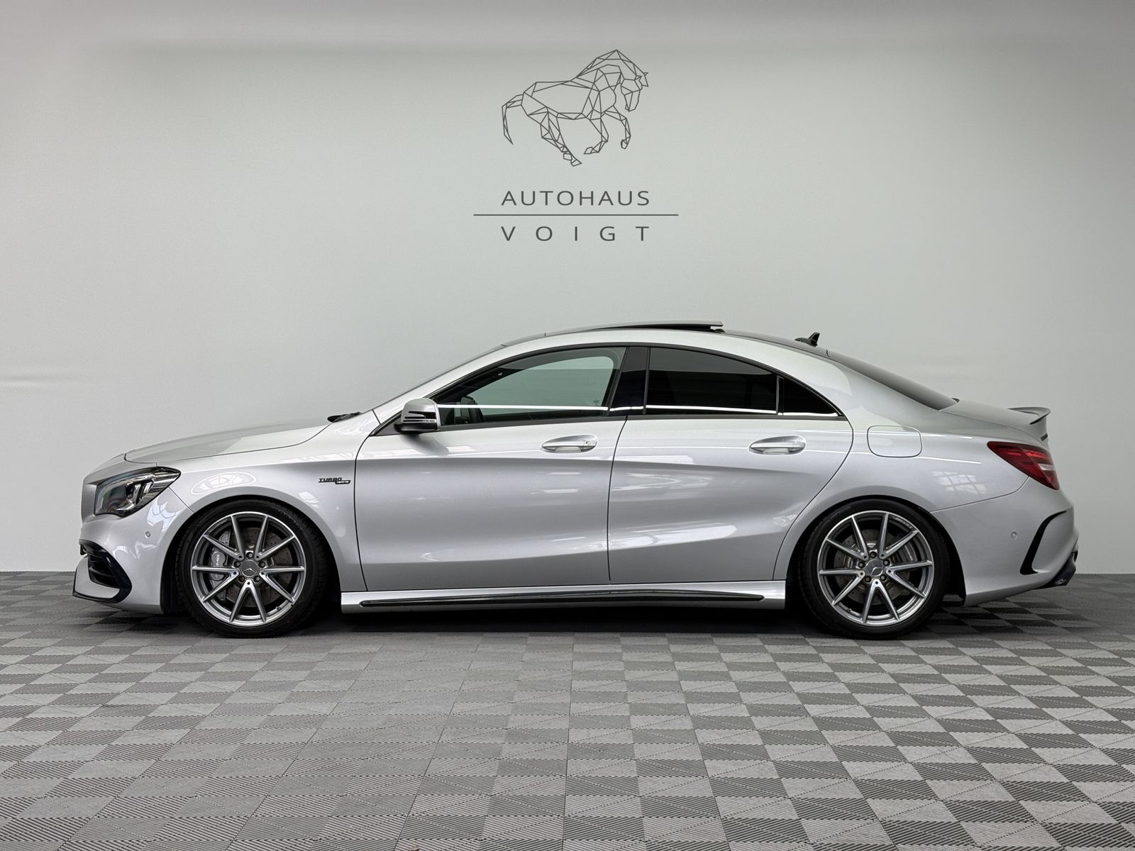 MERCEDES-BENZ CLA 45 AMG |2.Hand|Kamera|Pano|Keyless|Kamera|