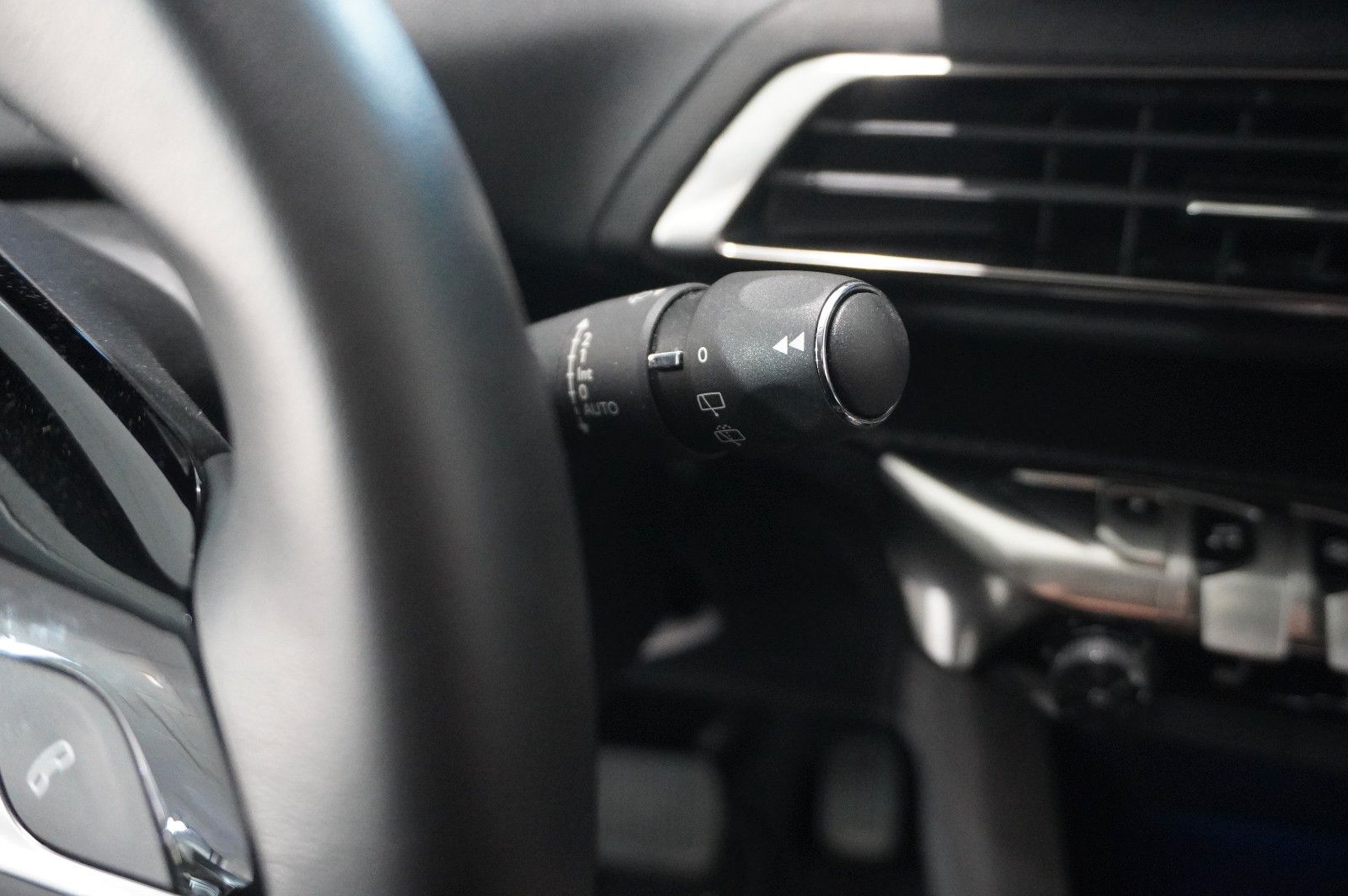Fahrzeugabbildung Peugeot 3008 Hybrid PHEV ALLURE NAVI/LED/KAMERA/SH/AHK