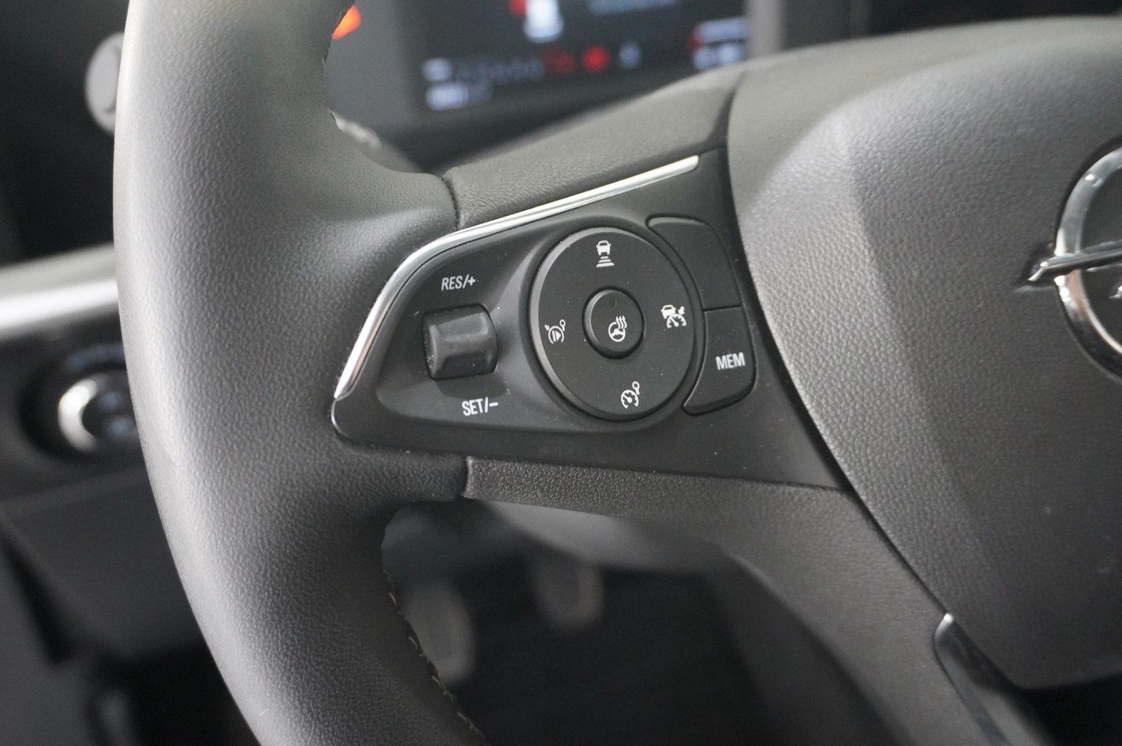 Fahrzeugabbildung Opel Mokka ELEGANCE 1.2T NAVI/LED/KAMERA/SPORT/SH/DAB