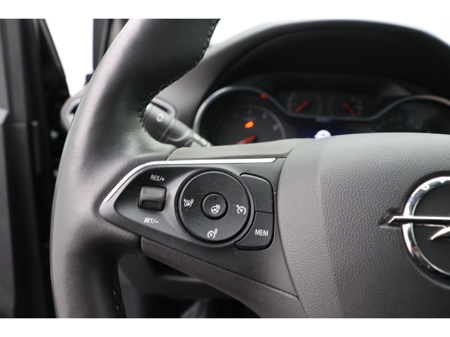 Fahrzeugabbildung Opel Crossland Elegance Paket SHZ Navi Kamera AHK