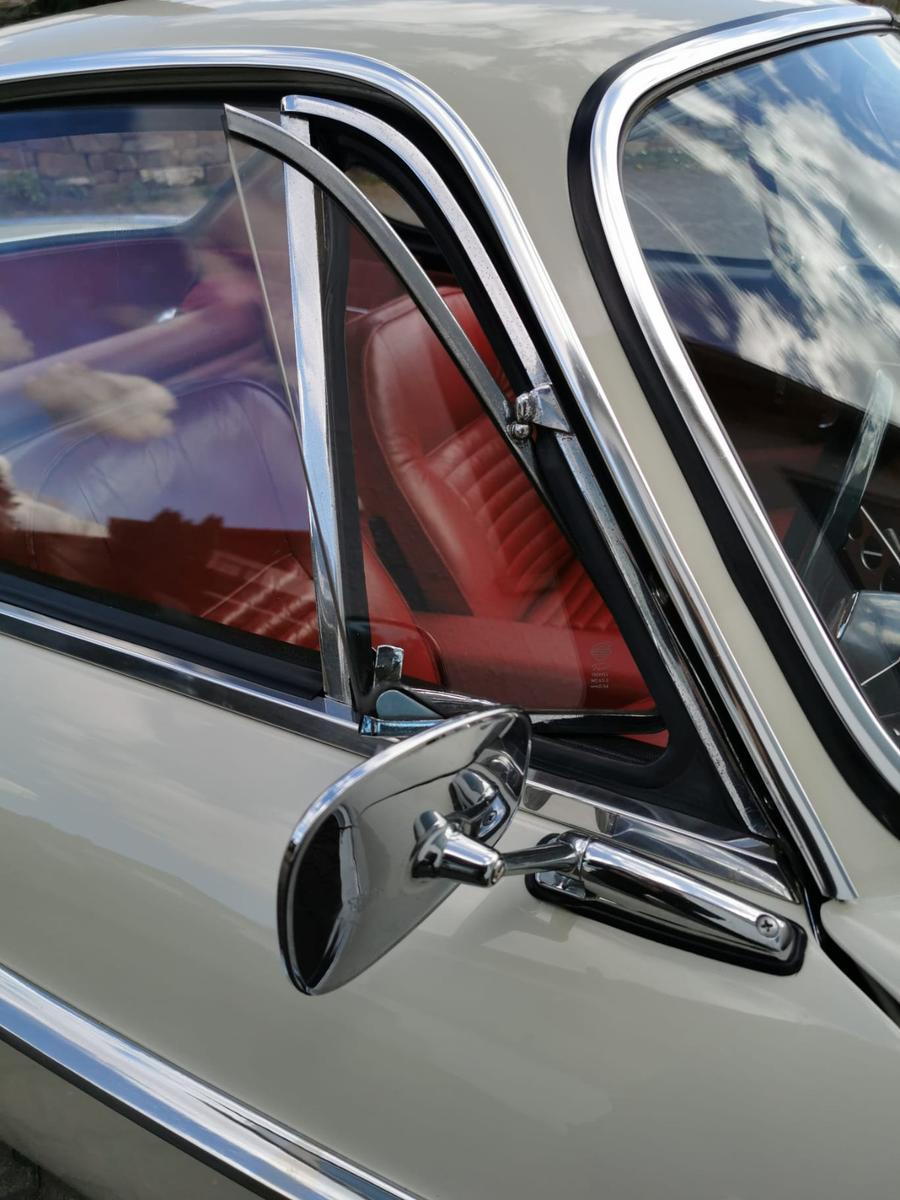 Volvo P1800