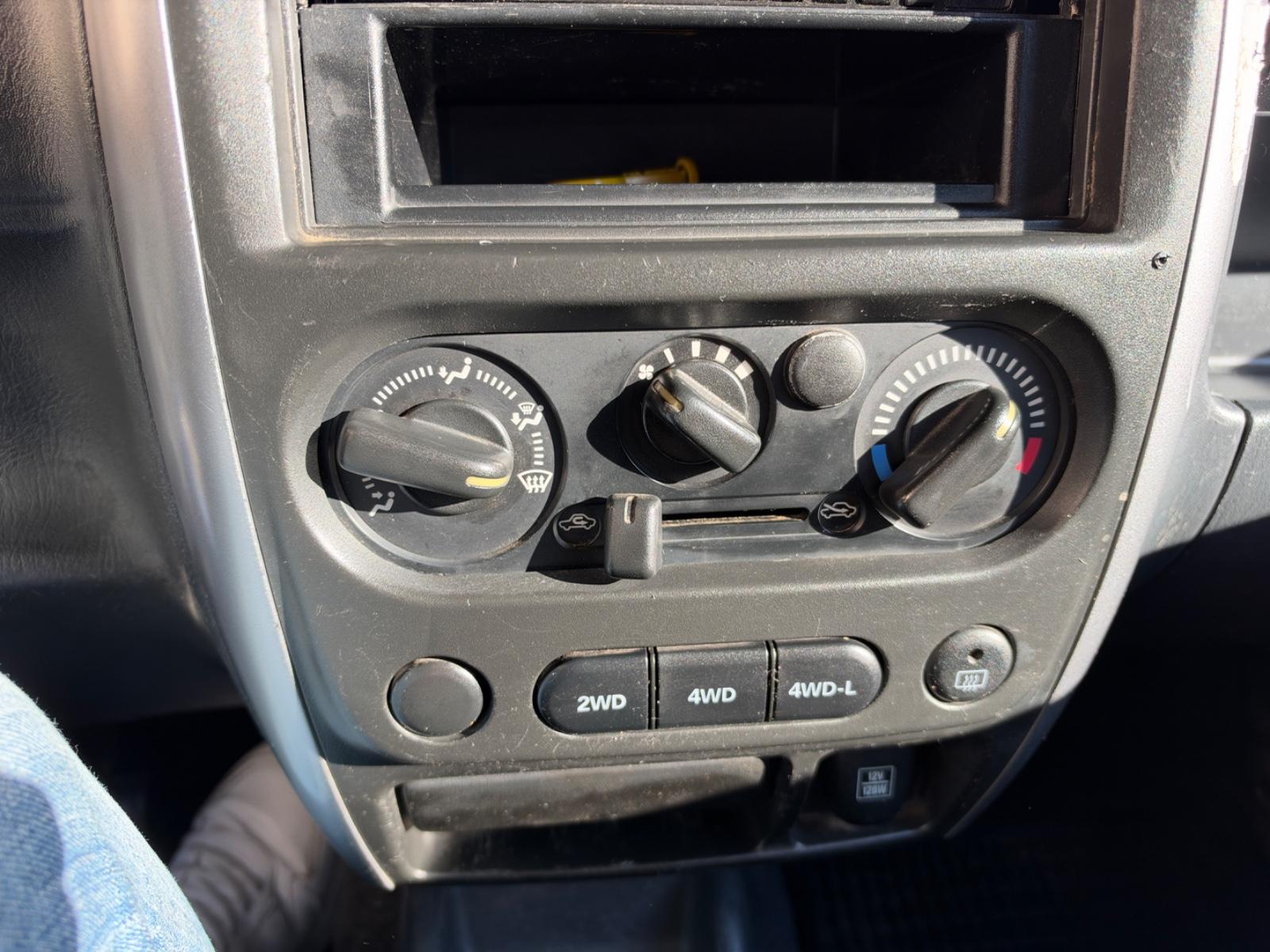 Suzuki Jimny 2011 — photo 16