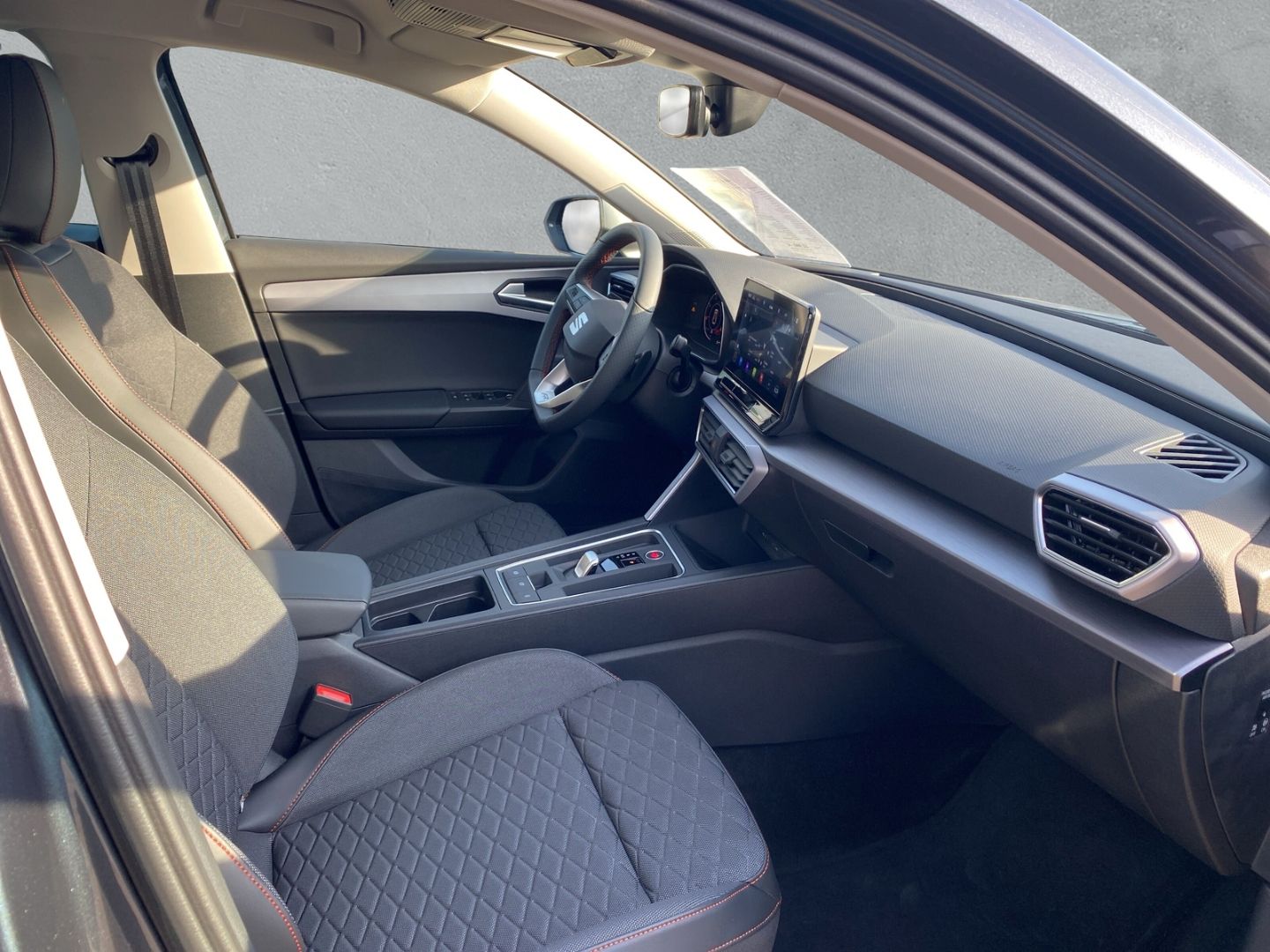 Fahrzeugabbildung SEAT Leon Sportstourer FR 2.0 TDI EU6d Navi digitales